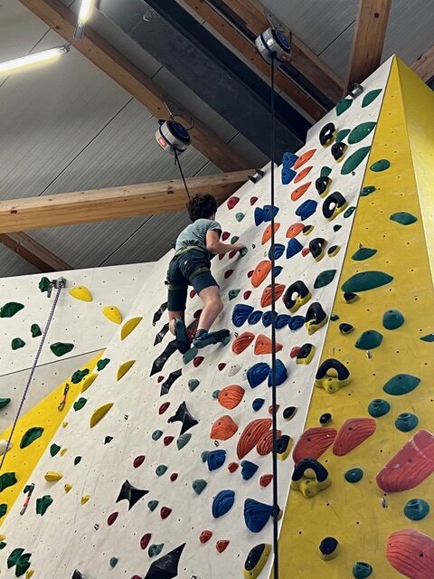 Griffig Kletterhalle