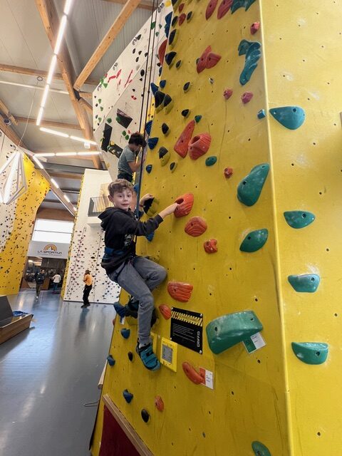 Griffig Kletterhalle