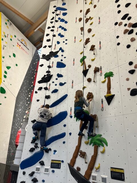 Griffig Kletterhalle